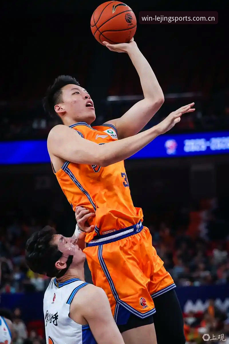 乐竞体育聚焦：上海男篮G4赛前最新动态，白边统治力成晋级关键